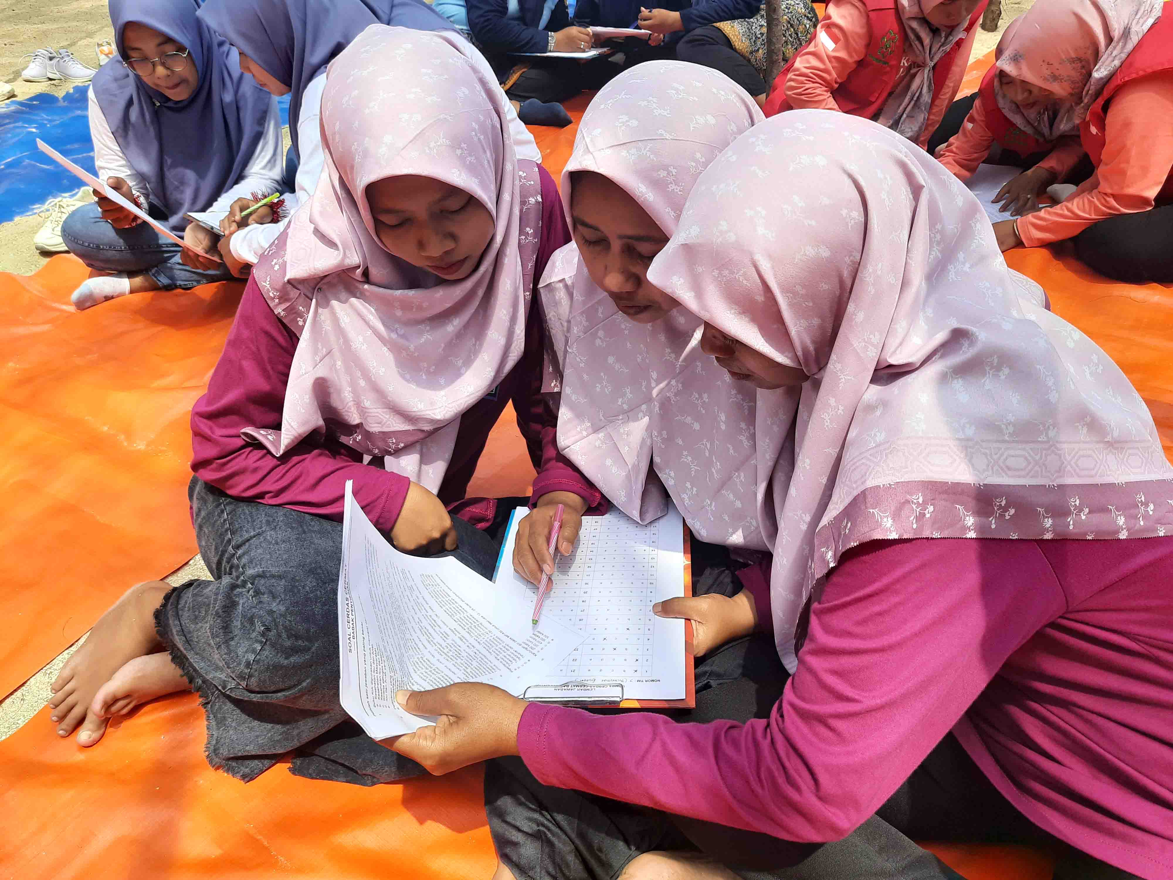 KADER KESEHATAN SALING UNJUK KEMAMPUAN DI LOMBA CERDAS CERMAT KADER