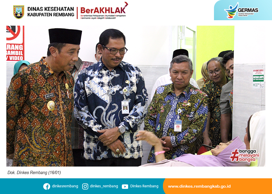 Bersama Bupati Rembang, Kadinkes PJ Gubernur Jawa Tengah Nana Sudjana meresmikan Gedung Puskesmas Lasem